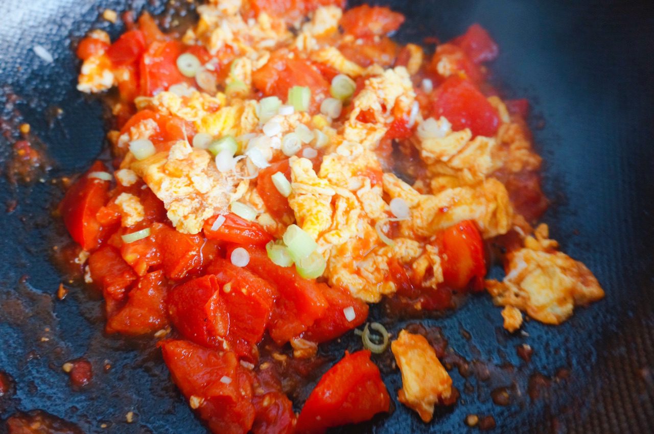 Steps for scrambled eggs with tomatoes 9