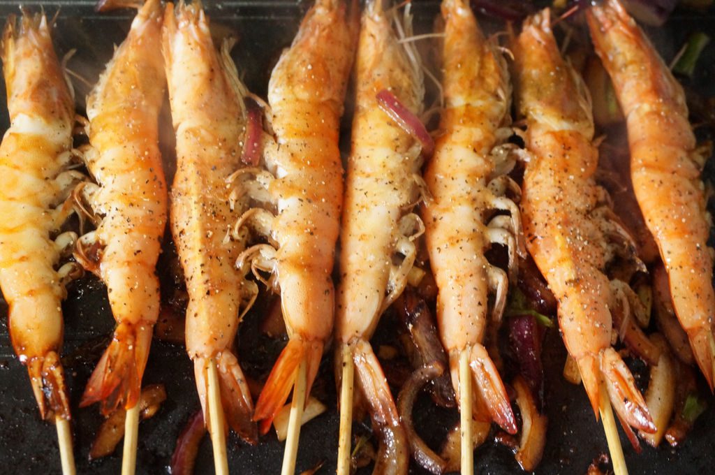 How to eat grilled shrimp