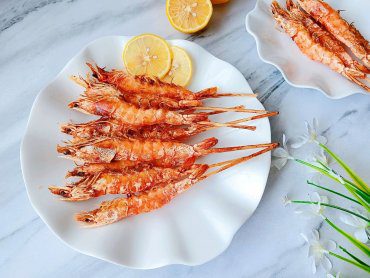 Steps to shrimp skewers